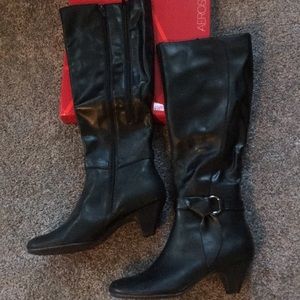 Never worn size 8.5 Aerosoles black boots